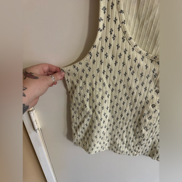 cleo & wolf floral cropped tank top size XL - Picture 5 of 9